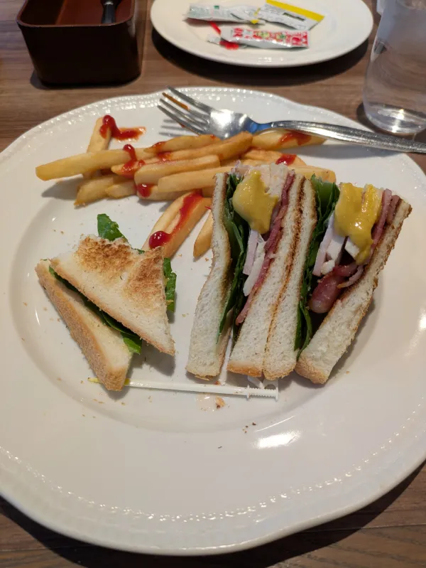 ロイヤルホストのクラブサンド